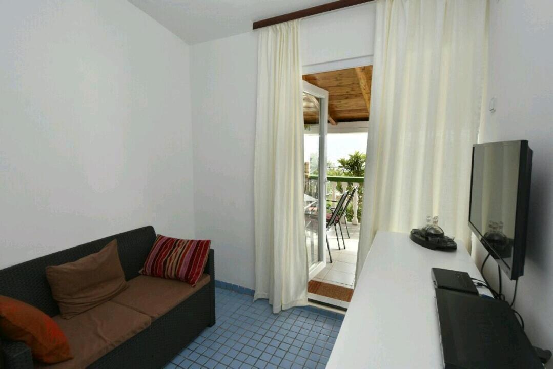 Apartman Zora Sukošan Buitenkant foto